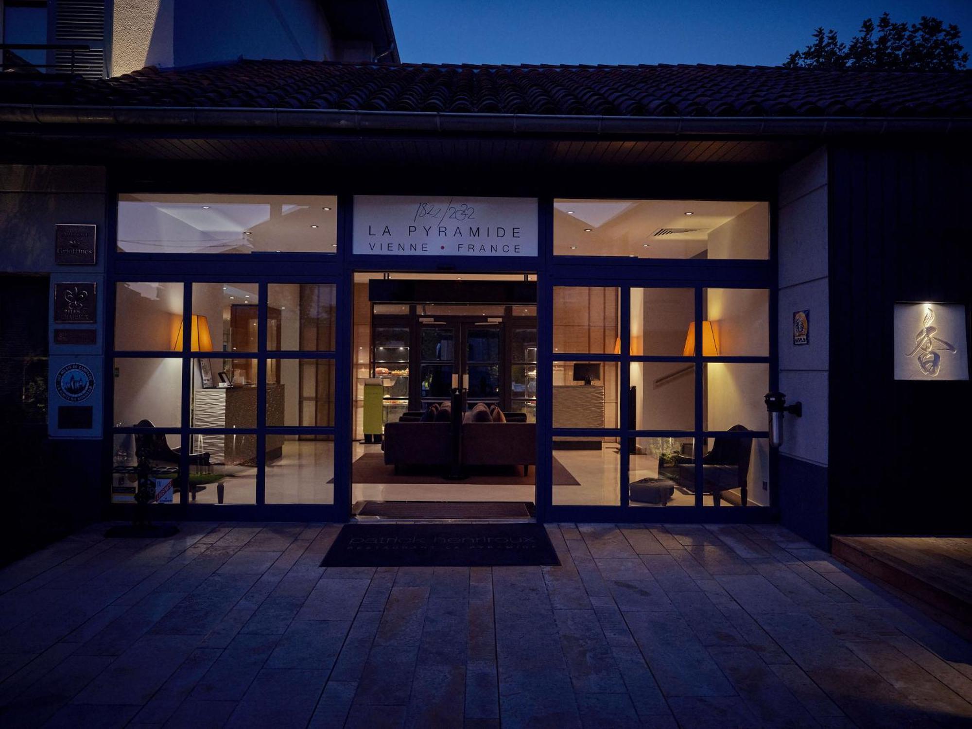 La Pyramide - Maison Henriroux เวียน ภายนอก รูปภาพ